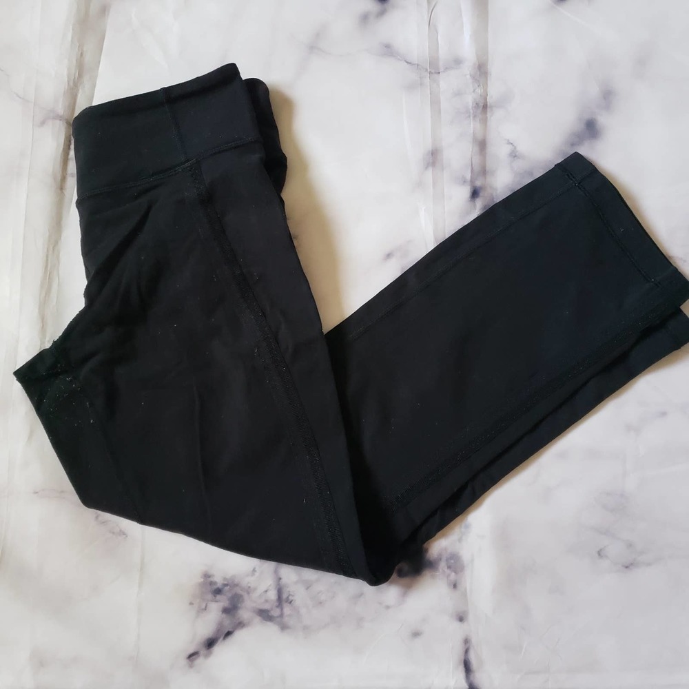 LULULEMON black athletic crop leggings 6